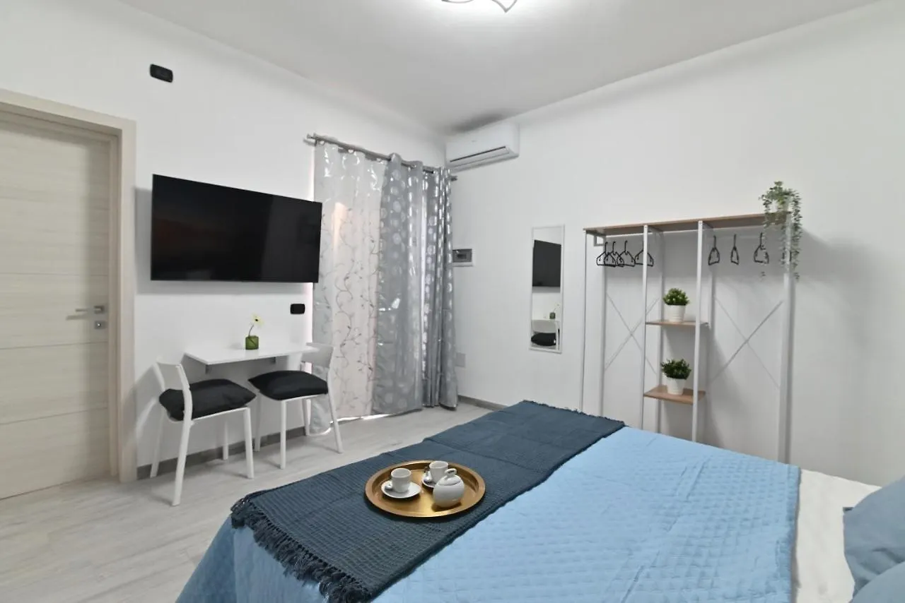 Izzhome Cozy Room プーラ ゲストハウス