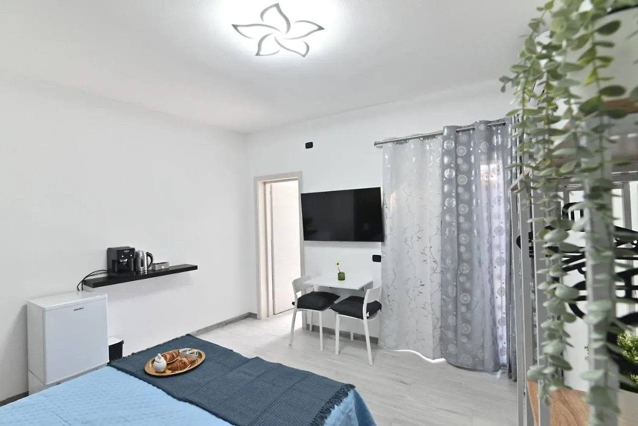 Izzhome Cozy Room Pula 0*,  Itália