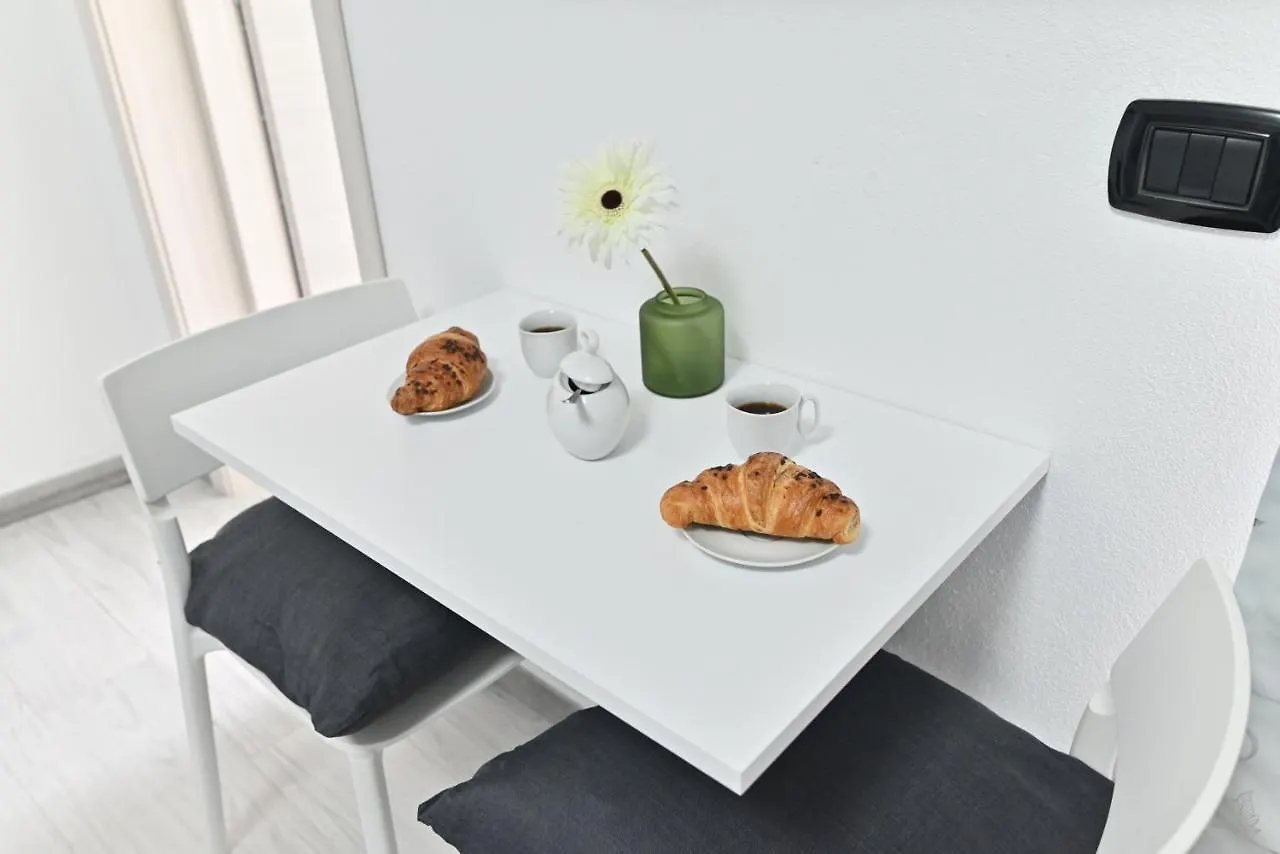 ゲストハウス Izzhome Cozy Room プーラ イタリア